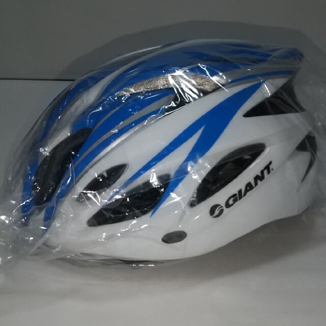 Giant(ジャイアント)の新品 GIANT.ヘルメット スポーツ/アウトドアの自転車(その他)の商品写真