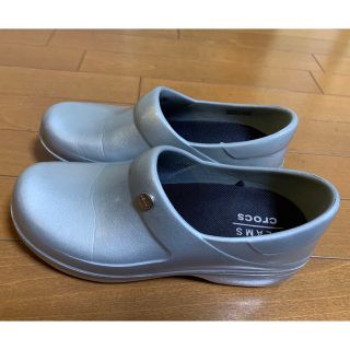 クロックス(crocs)のクロックス　ビームス　シルバー　(サンダル)