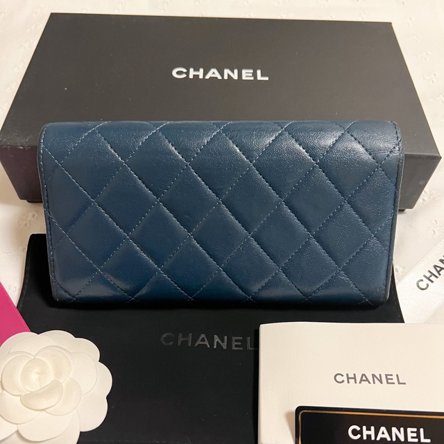 CHANEL(シャネル)の【専用】CHANEL 19シャネル 長財布 フラップウォレット マトラッセ レディースのファッション小物(財布)の商品写真