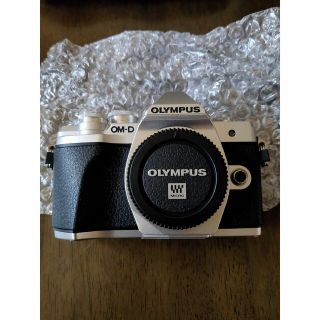 オリンパス(OLYMPUS)の新品未使用 OLYMPUS OM-D E-M10 MarkⅢ ボディ シルバー(ミラーレス一眼)