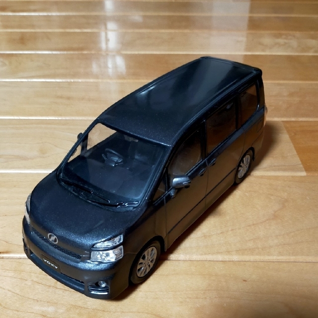 トヨタ(トヨタ)のトヨタ TOYOTA ヴォクシー VOXYサンプルカラー1/24 グレー エンタメ/ホビーのおもちゃ/ぬいぐるみ(ミニカー)の商品写真