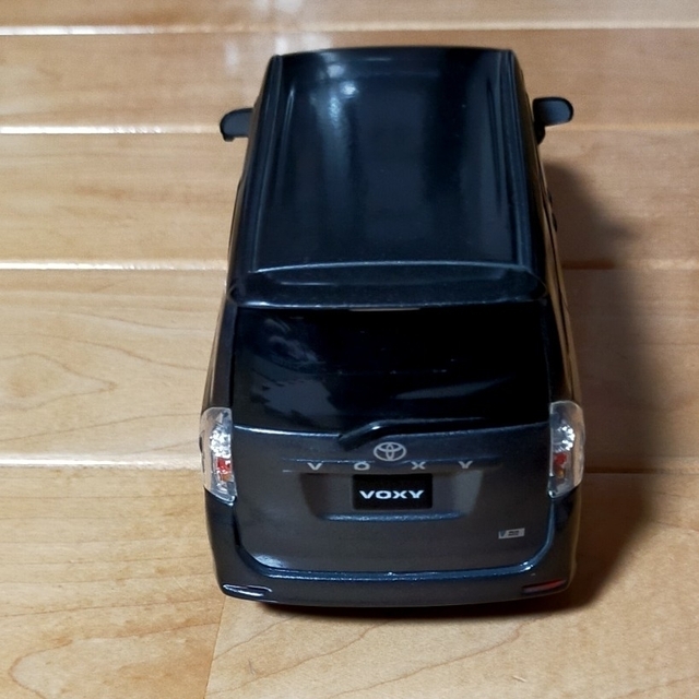 トヨタ(トヨタ)のトヨタ TOYOTA ヴォクシー VOXYサンプルカラー1/24 グレー エンタメ/ホビーのおもちゃ/ぬいぐるみ(ミニカー)の商品写真