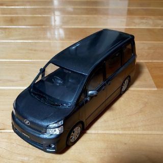 トヨタ(トヨタ)のトヨタ TOYOTA ヴォクシー VOXYサンプルカラー1/24 グレー(ミニカー)