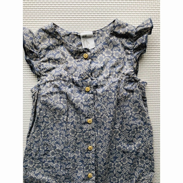 H&M(エイチアンドエム)の【お値下げしました】H&M 花柄カバーオール　74 キッズ/ベビー/マタニティのベビー服(~85cm)(カバーオール)の商品写真