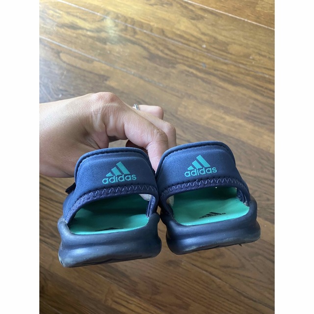 adidas(アディダス)のadidas サンダル キッズ/ベビー/マタニティのキッズ靴/シューズ(15cm~)(サンダル)の商品写真