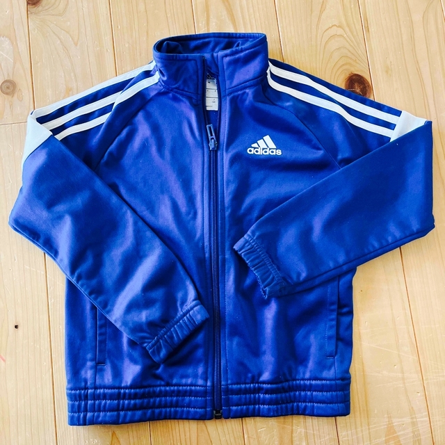 adidas(アディダス)のadidasジャージ上のみ　120 キッズ/ベビー/マタニティのキッズ服男の子用(90cm~)(ジャケット/上着)の商品写真