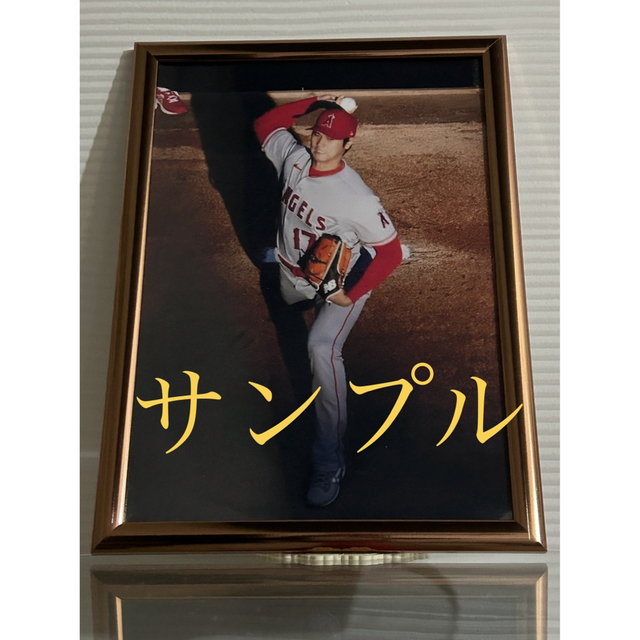 MLB(メジャーリーグベースボール)の大谷翔平　登板直前のブルペンA4写真 説明↓最後まで是非！フレームピンクゴールド スポーツ/アウトドアの野球(記念品/関連グッズ)の商品写真