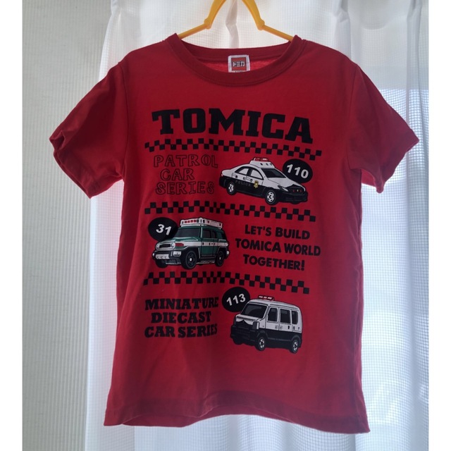 Takara Tomy(タカラトミー)のタカラトミー トミカ Tシャツ レッド 130 パトカー はたらくくるま キッズ/ベビー/マタニティのキッズ服男の子用(90cm~)(Tシャツ/カットソー)の商品写真