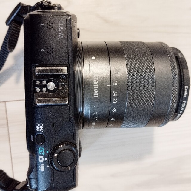 Canon(キヤノン)のCANON EOS M レンズキット おまけ付き スマホ/家電/カメラのカメラ(ミラーレス一眼)の商品写真