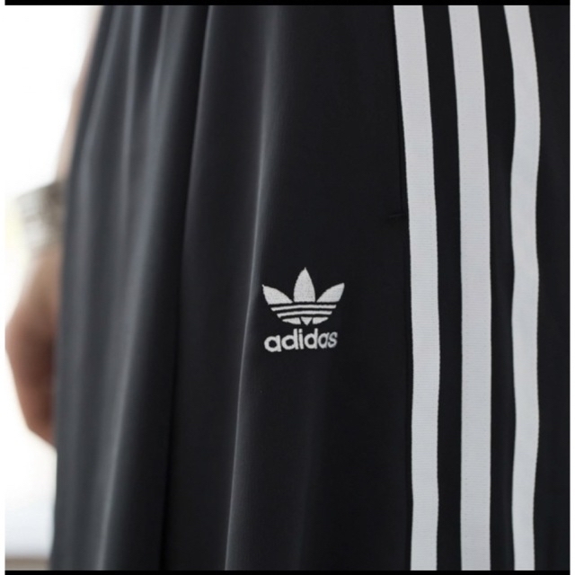 adidas(アディダス)のadidas Originals  ロングスカート　　　　　　　ネイビー　サテン レディースのスカート(ロングスカート)の商品写真