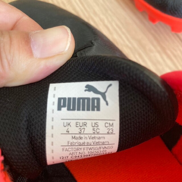 [送料無料]　サッカーシューズ　23センチ　PUMA　プーマ チケットのスポーツ(サッカー)の商品写真