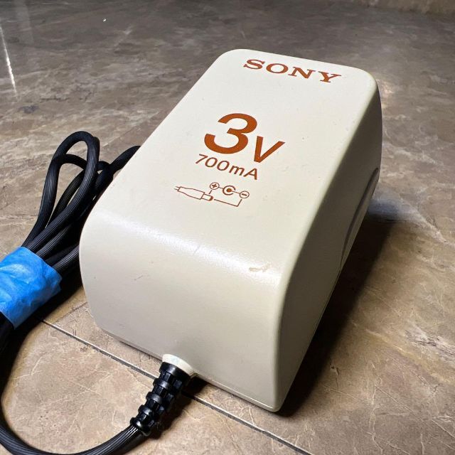 SONY(ソニー)のSONYアダプター AC-D2 3V 700mA 対応WM-F15 ウォークマン スマホ/家電/カメラのオーディオ機器(その他)の商品写真