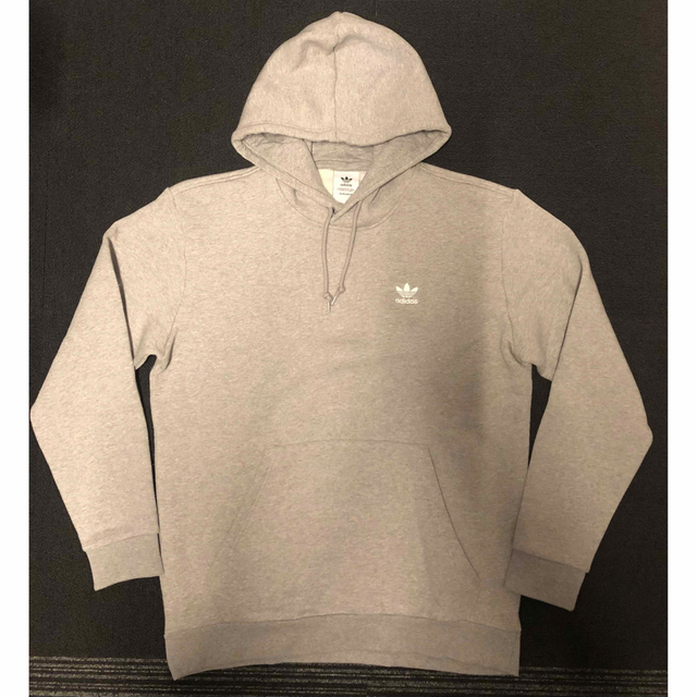 adidas(アディダス)の再値下げ！　アディダス  パーカー　ESSENTIAL HOODIE メンズのトップス(パーカー)の商品写真