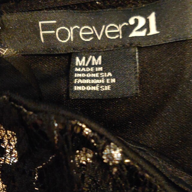 FOREVER 21(フォーエバートゥエンティーワン)の黒のパーティードレス レディースのフォーマル/ドレス(ミディアムドレス)の商品写真
