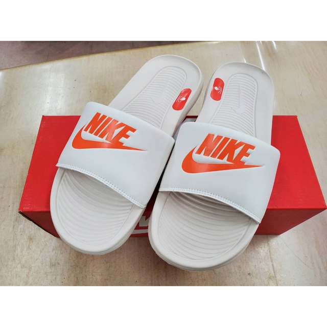 新品 ナイキ  28センチ ビクトリー ワン サンダル NIKE ベナッシ