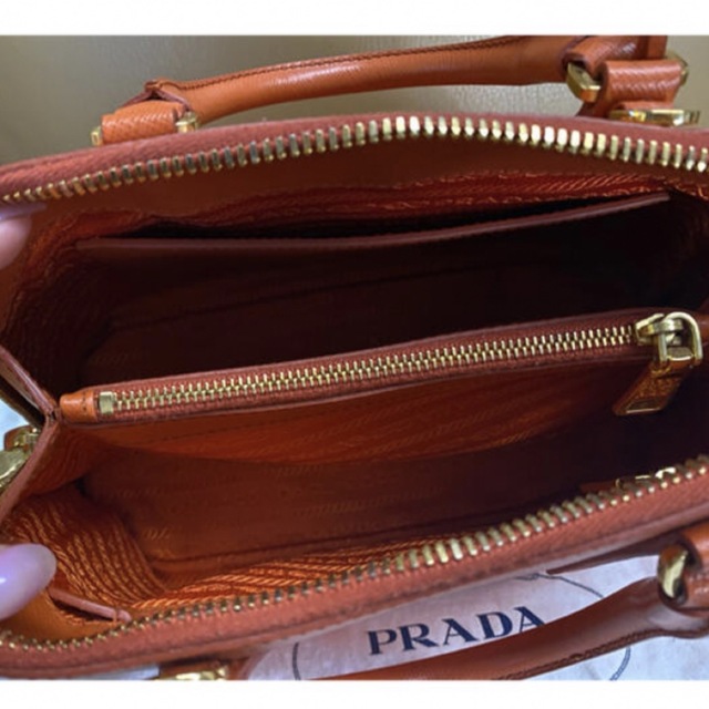 PRADA(プラダ)のPRADA SAFFIANO BAG BL0838 PAPAYA  レディースのバッグ(ハンドバッグ)の商品写真