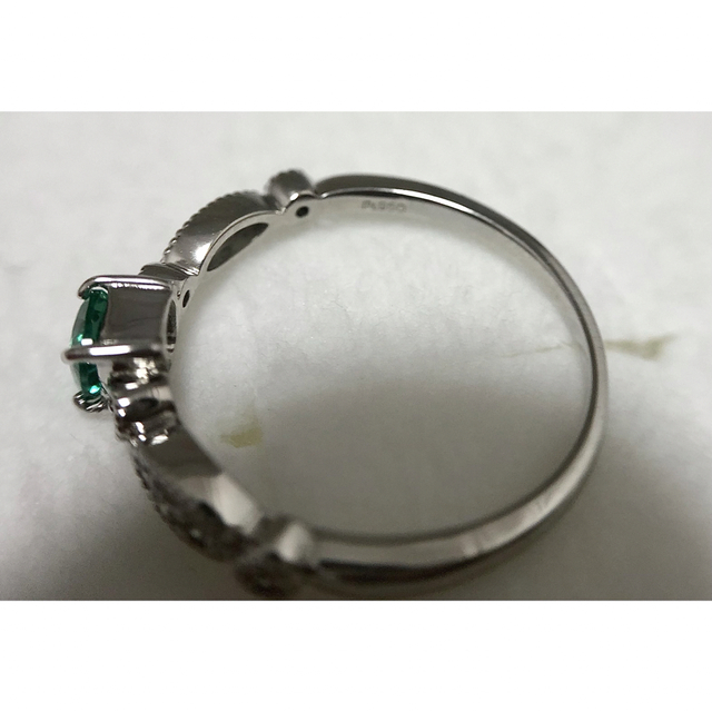 ノンオイルエメラルド　プラチナリング レディースのアクセサリー(リング(指輪))の商品写真