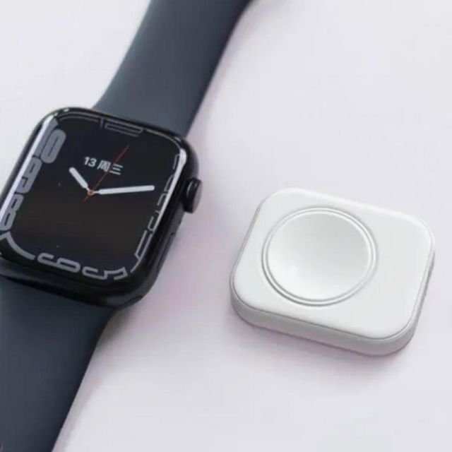 Apple Watch ワイヤレス充電器（ケーブルなし）　外出、旅先用として スマホ/家電/カメラのスマートフォン/携帯電話(バッテリー/充電器)の商品写真