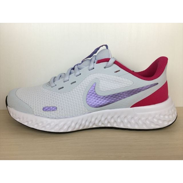 NIKE(ナイキ)のナイキ レボリューション5 GS スニーカー 23,0cm 新品 (1580) キッズ/ベビー/マタニティのキッズ靴/シューズ(15cm~)(スニーカー)の商品写真