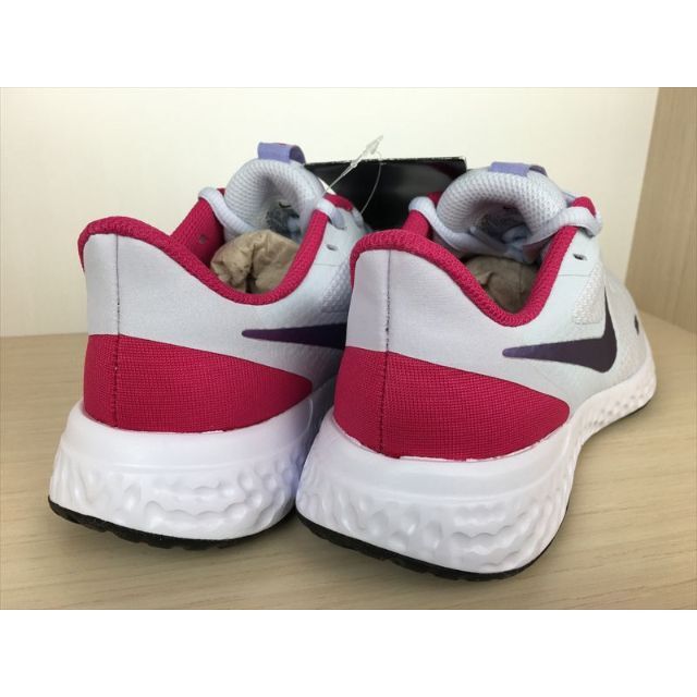 NIKE(ナイキ)のナイキ レボリューション5 GS スニーカー 23,0cm 新品 (1580) キッズ/ベビー/マタニティのキッズ靴/シューズ(15cm~)(スニーカー)の商品写真