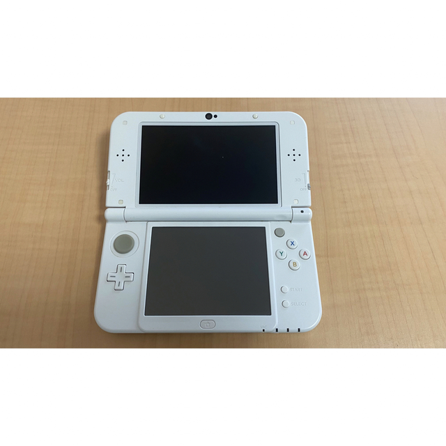 ニンテンドー3DS(ニンテンドー3DS)のNEW ニンテンドー 3DS LL 本体 パールホワイト エンタメ/ホビーのゲームソフト/ゲーム機本体(携帯用ゲーム機本体)の商品写真