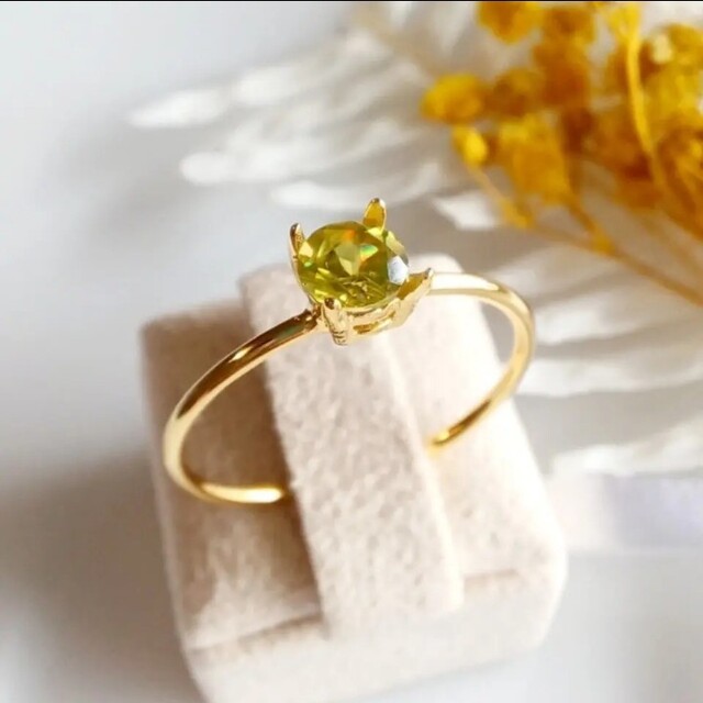 【人気】スフェーン　4㎜　ファセット　天然石　リング　指輪 レディースのアクセサリー(リング(指輪))の商品写真