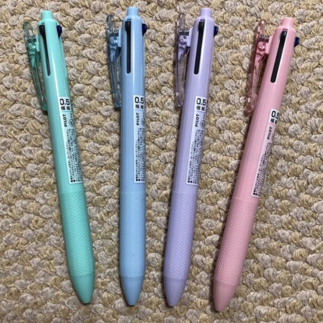 PILOT - パイロット アクロボール3+1 4本セットの通販 by 断捨 PILOT - パイロット アクロボール3+1 4本セットの通販 by 断捨