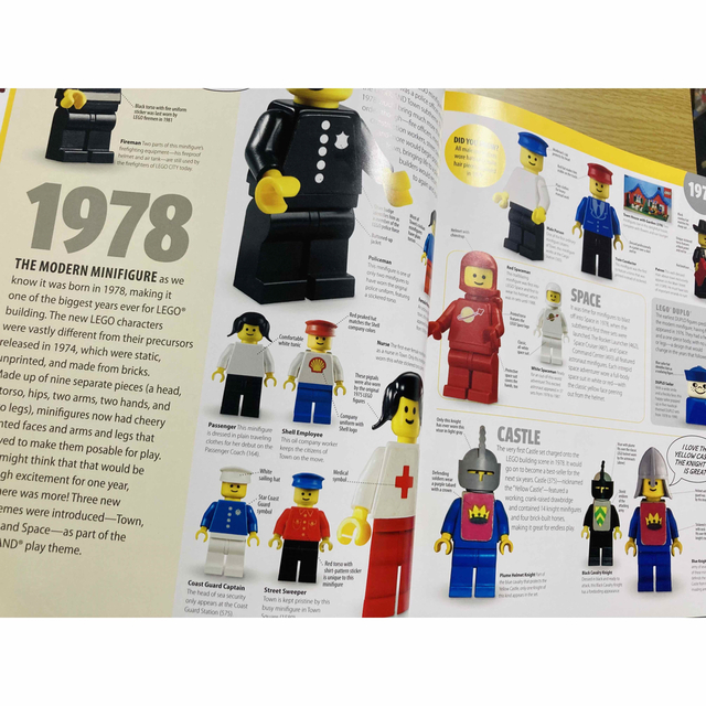 LEGO® Minifigure A Visual History レゴ　本 エンタメ/ホビーのテーブルゲーム/ホビー(その他)の商品写真