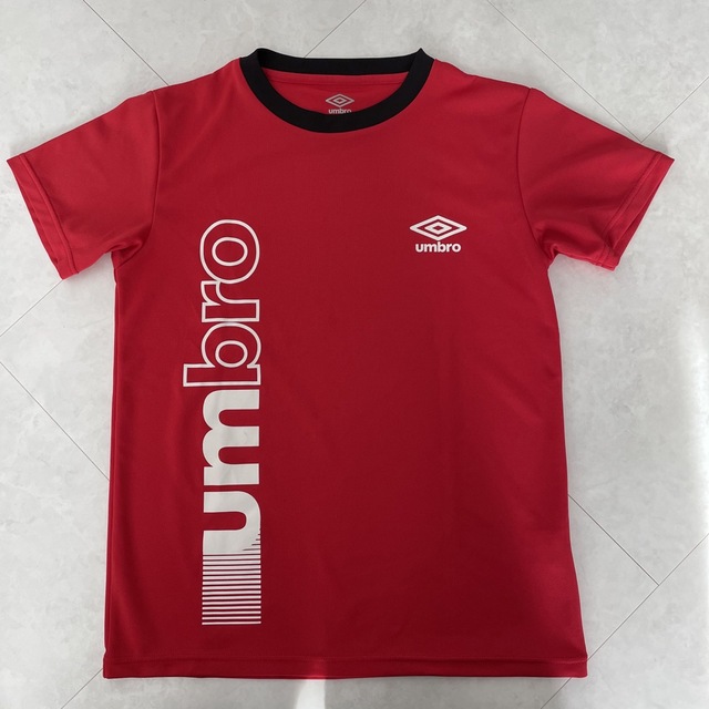 UMBRO(アンブロ)のアンブロ　半袖でＴシャツ　160 キッズ/ベビー/マタニティのキッズ服男の子用(90cm~)(Tシャツ/カットソー)の商品写真