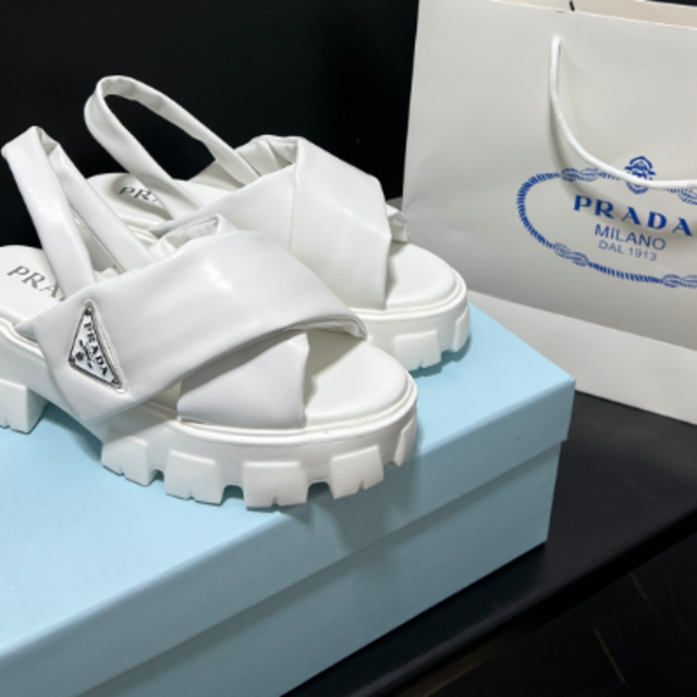 人気↑PRADAサンダル レディース 美品 綺麗 白 最安値挑戦中