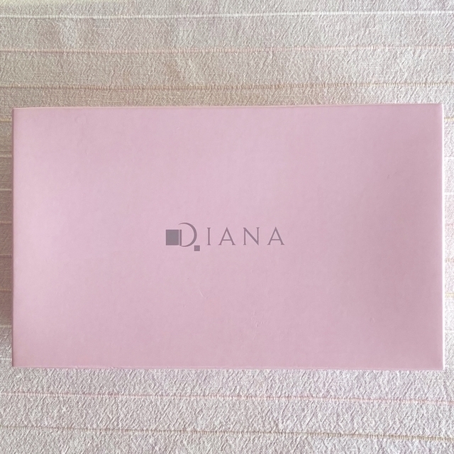 DIANA(ダイアナ)の『新品・貴重な型押し柄生産終了品』DIANA ダイアナ 型押しポインテッド クロ レディースの靴/シューズ(ハイヒール/パンプス)の商品写真