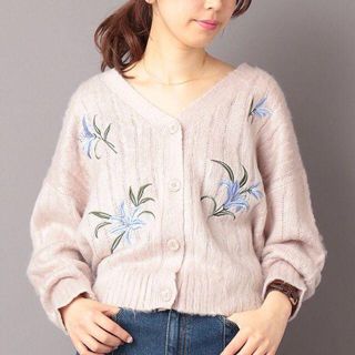 ナチュラルクチュール(natural couture)の【未使用】ユリ柄刺繍の主役級カーディガン(カーディガン)