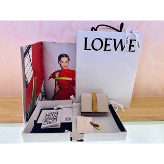 ロエベ(LOEWE)のロエベ LOEWE 2023年春夏SS カタログのみ　ハウルの動く城ステッカー付(ノベルティグッズ)