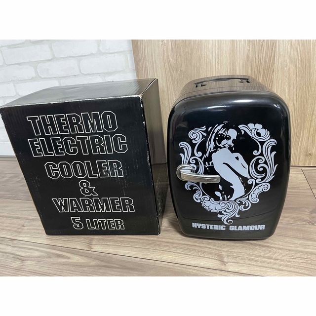 HYSTERIC GLAMOUR(ヒステリックグラマー)の【レア非売品・アウトレット】ヒステリックグラマー  冷温庫 自動車/バイクの自動車(車内アクセサリ)の商品写真