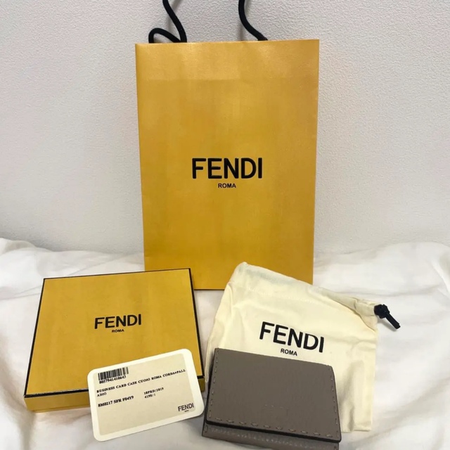 FENDI(フェンディ)のFENDI セレリア　名刺入れ  レディースのファッション小物(名刺入れ/定期入れ)の商品写真