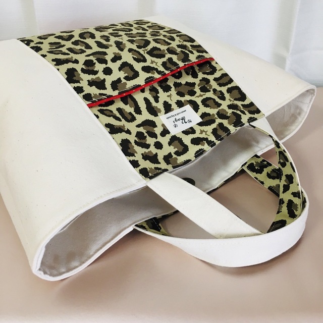 ヒョウ柄レオパード両面ポケットトートバッグ(カーキ/赤/生成り)＊ハンドメイド ハンドメイドのファッション小物(バッグ)の商品写真