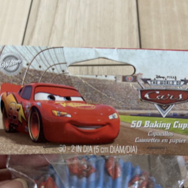 ディズニー　カーズ　ベーキングカップ　Disney Cars エンタメ/ホビーのおもちゃ/ぬいぐるみ(キャラクターグッズ)の商品写真