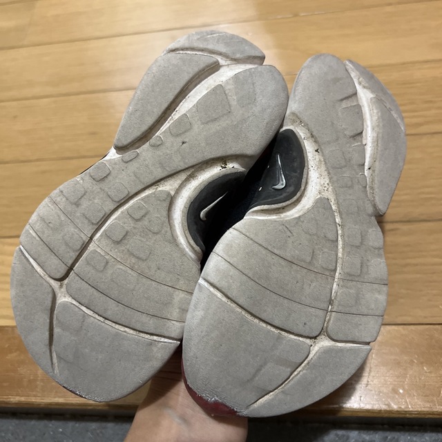 NIKE(ナイキ)のNIKE シューズ　赤　17センチ キッズ/ベビー/マタニティのキッズ靴/シューズ(15cm~)(スニーカー)の商品写真