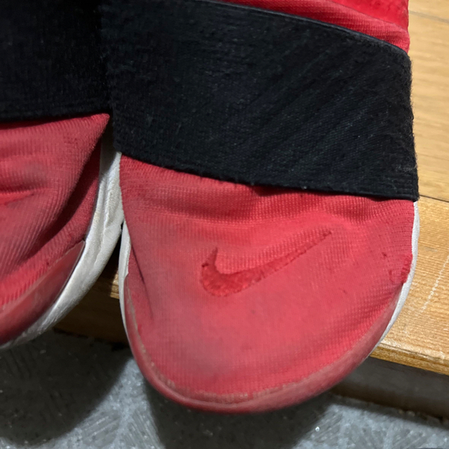 NIKE(ナイキ)のNIKE シューズ　赤　17センチ キッズ/ベビー/マタニティのキッズ靴/シューズ(15cm~)(スニーカー)の商品写真