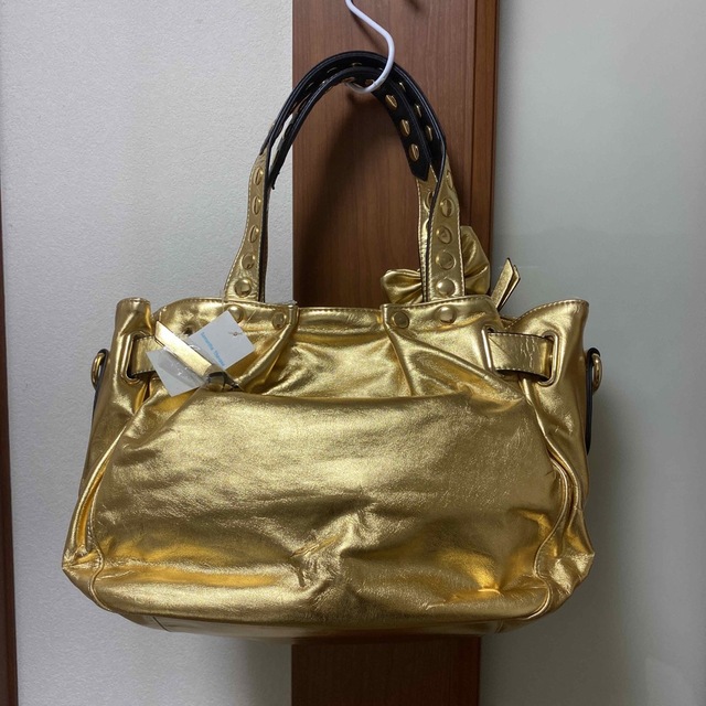 Samantha Thavasa(サマンサタバサ)のサマンサタバサ　アイミー　ゴールド　バッグ レディースのバッグ(ハンドバッグ)の商品写真