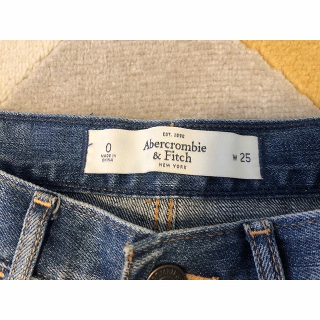 Abercrombie&Fitch(アバクロンビーアンドフィッチ)のアバクロ デニムショートパンツ レディースのパンツ(ショートパンツ)の商品写真