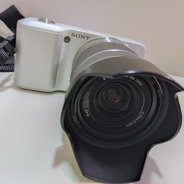 Sony α NEX-3D、ダブルレンズキット、ホワイト、チルト可動液晶 スマホ/家電/カメラのカメラ(ミラーレス一眼)の商品写真