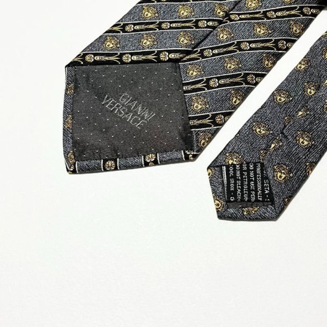 Gianni Versace(ジャンニヴェルサーチ)の激レア★【極美品】ヴェルサーチ ネクタイ 総メデューサ柄 ロイヤルクレスト調 メンズのファッション小物(ネクタイ)の商品写真