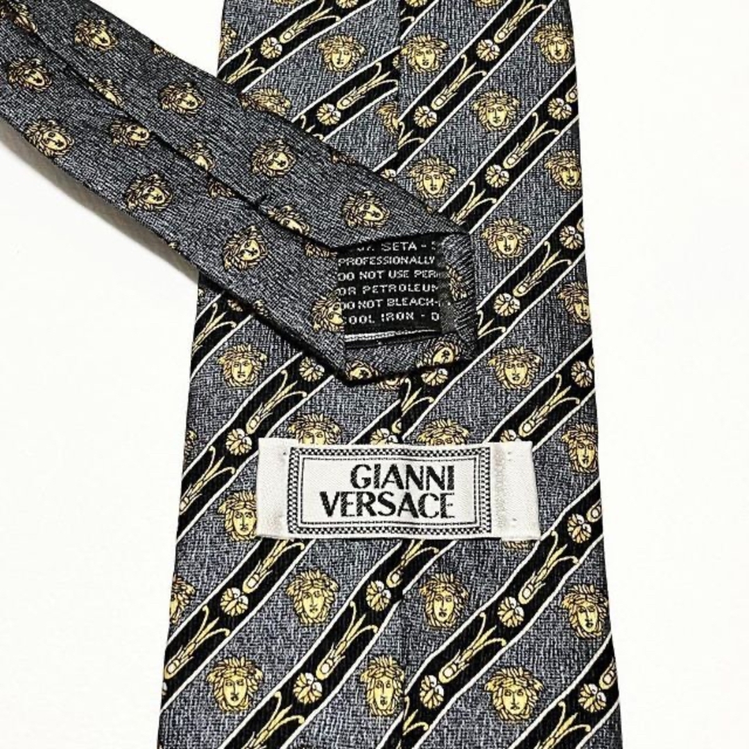 Gianni Versace(ジャンニヴェルサーチ)の激レア★【極美品】ヴェルサーチ ネクタイ 総メデューサ柄 ロイヤルクレスト調 メンズのファッション小物(ネクタイ)の商品写真