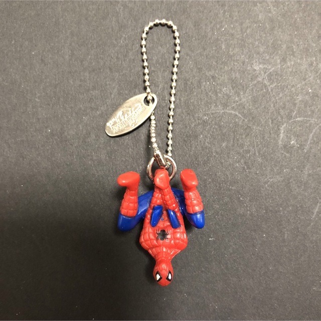 MARVEL(マーベル)のMARVELスパイダーマンキーホルダー スマホ/家電/カメラのスマホアクセサリー(ストラップ/イヤホンジャック)の商品写真