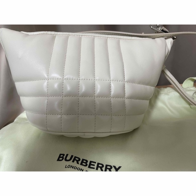 BURBERRY(バーバリー)のBurberryバーバリー バッグ ローラスモール キルティング ラムスキン レディースのバッグ(ショルダーバッグ)の商品写真