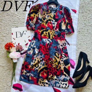 ダイアンフォンファステンバーグ(DIANE von FURSTENBERG)の【美品】DIANEvonFURSTENBERG 総柄ワンピース 4 半袖 膝丈(ひざ丈ワンピース)