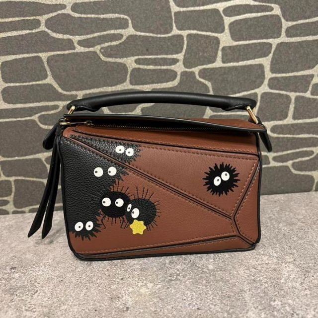 新品・LOEWE ロエベ 千と千尋の神隠し パズル バッグ ミニ ススワタリ 【サイズ交換OK】 ロエベ LOEWE パズルバッグ 千と千尋の神隠し