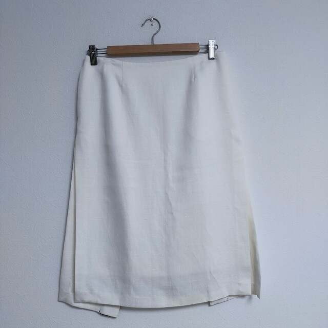 ADORE(アドーア)のアドーア　ADORE コットンリネン　タイトスカート　台形スカート　ミモレ丈　白 レディースのスカート(ひざ丈スカート)の商品写真