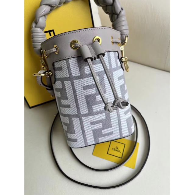 超高級・希少✨FENDI モントレゾール 2way ショルダーバッグ ズッカ柄
